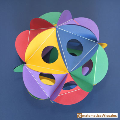 ttm13: | Icosaedro con el juego Acona Biconbi de Bruno Munari | matematicasVisuales