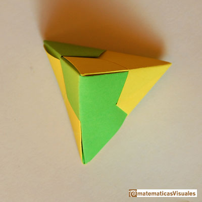 Construcción poliedros| origami modular: tetraedro | matematicasVisuales