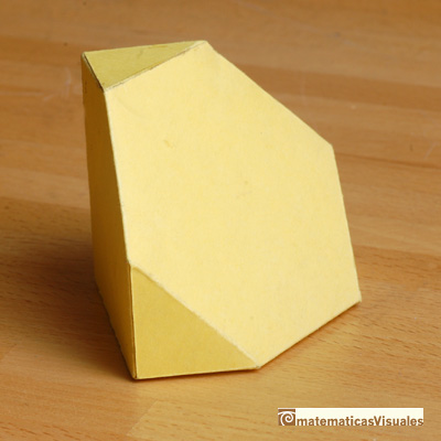 Building polyhedra| medio cubo, sección hexagonal de un cubo | matematicasVisuales