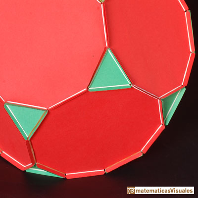 Construcción de poliedros con cartulina y gomas elásticas: dodecaedro truncado | matematicasVisuales