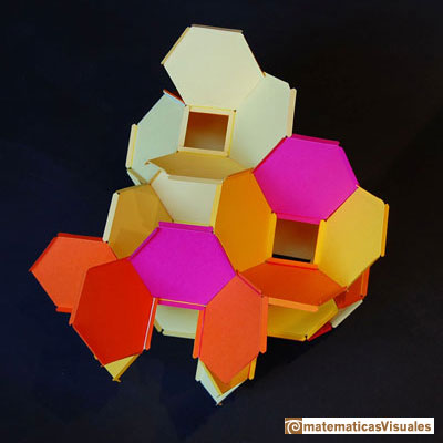 Construcción de poliedros con cartulina y gomas elásticas: octaedro truncado | matematicasVisuales