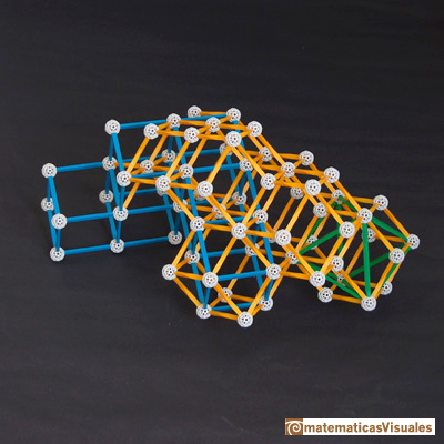Rhombic dodecahedron is a space-filling polyhedron, tessellation, construcción con Zome | matematicasvisuales
