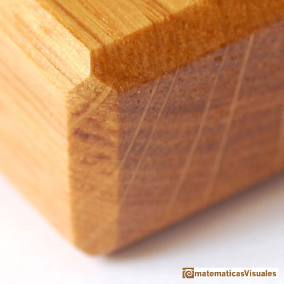 Chamfered cube: wood | matematicasVisuales