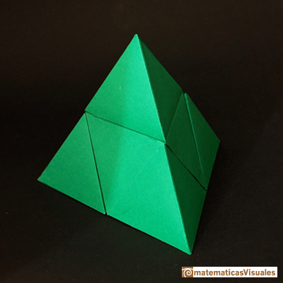 En casa: Construccin de un tetraedro con un rollo de papel de wc | matematicasVisuales