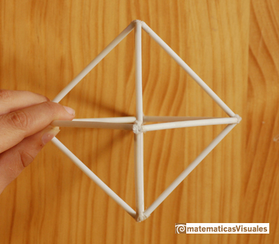 Una manera de ver un octaedro para calcular su volumen | matematicasvisuales