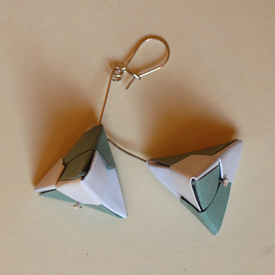 Construcción poliedros| pendientes tetraedros origami | matematicasVisuales