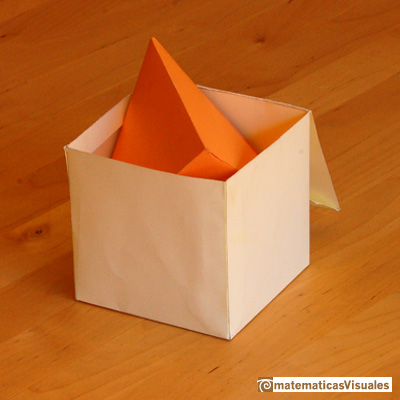 Volume of a tetrahedron: tetrahedron inside a cube | matematicasVisuales