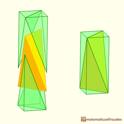 Volume of a tetrahedron: tetrahedra inside a prism | matematicasVisuales