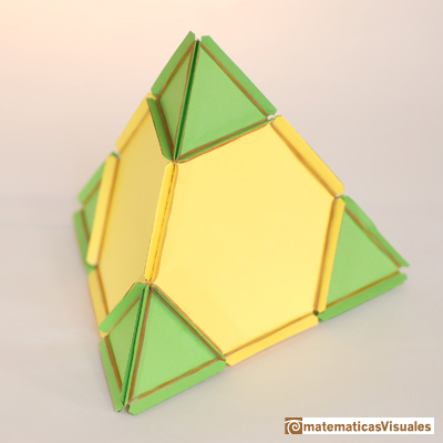 Construcción de poliedros con cartulina y gomas elásticas: tetraedro truncado | matematicasVisuales