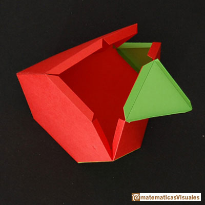 Tetraedro truncado: modelo construido con cartulina y caras pegadas | matematicasVisuales