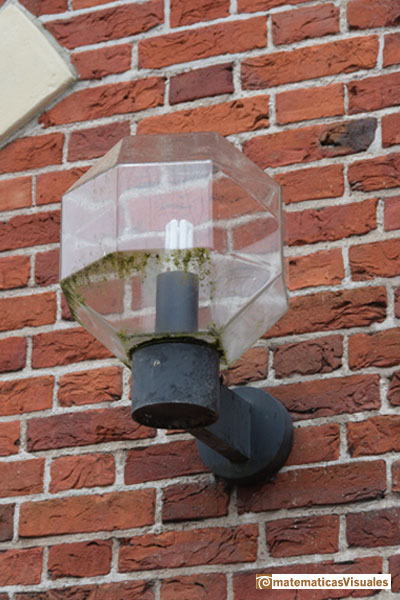 rombicuboctaedro, lámpara en Edam (Holanda)  | matematicasVisuales
